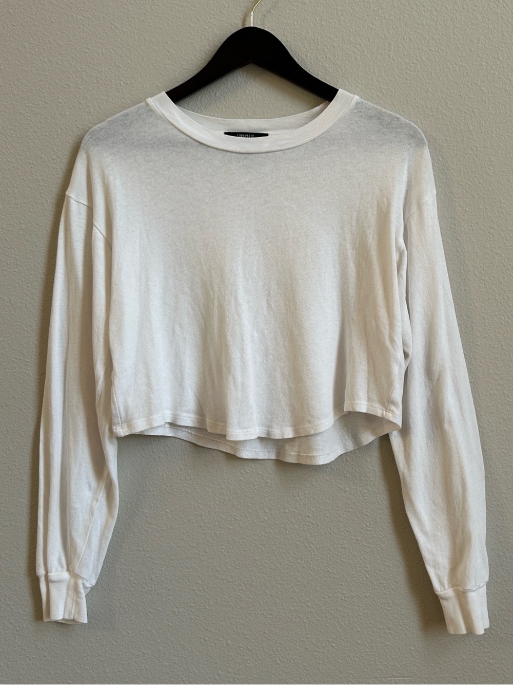 Forever 21 White Cropped Long Sleeve Tee